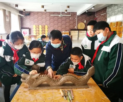 非遺傳承――盛世長安小學陶藝社團迎新年手作生肖“中國龍”